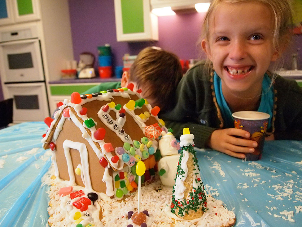 Gingerbread House and Cooking at Young Chefs’ Academy in Gahanna | cBus Mom